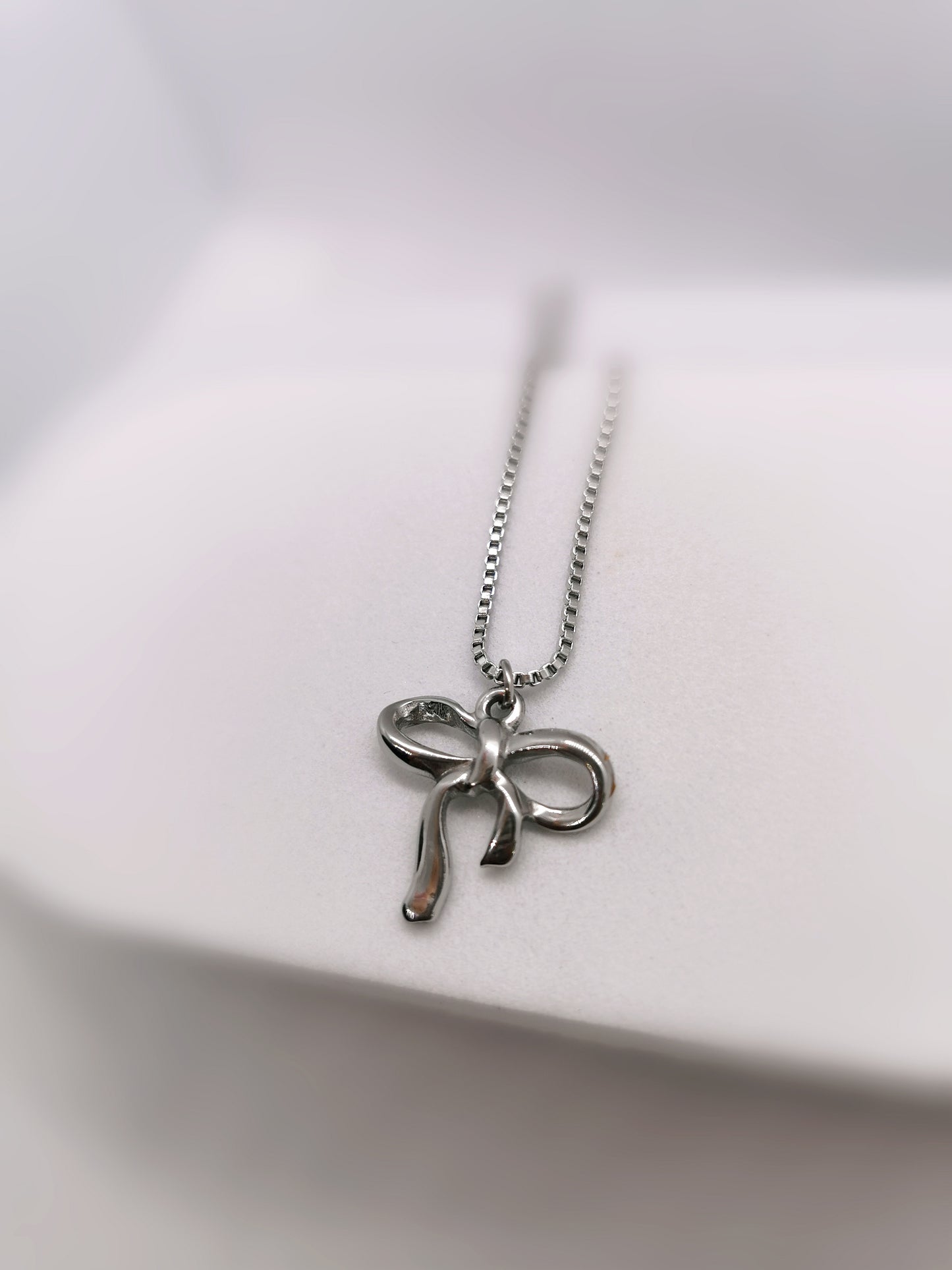 Bow Necklace