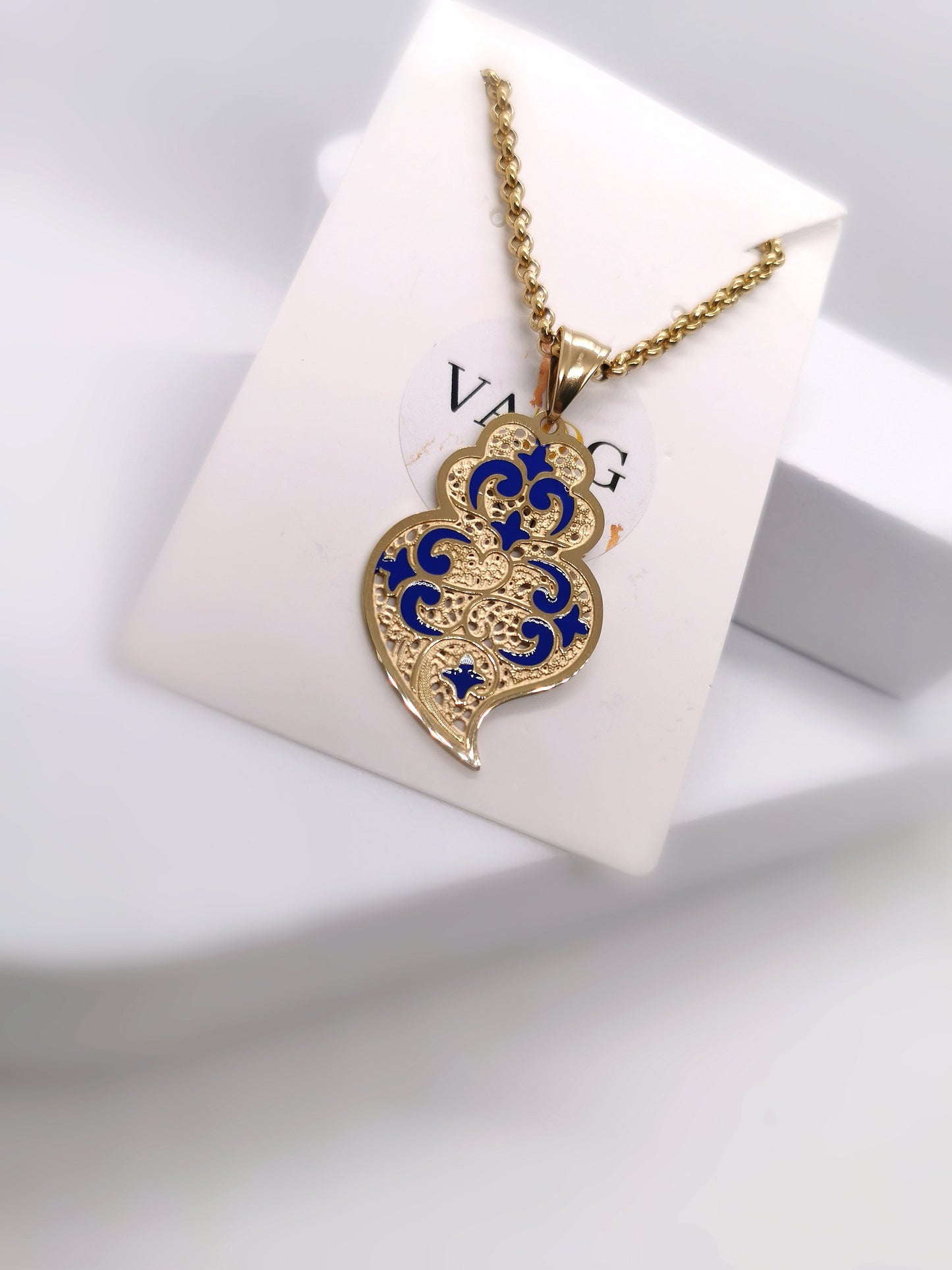 Viana Eyes Necklace