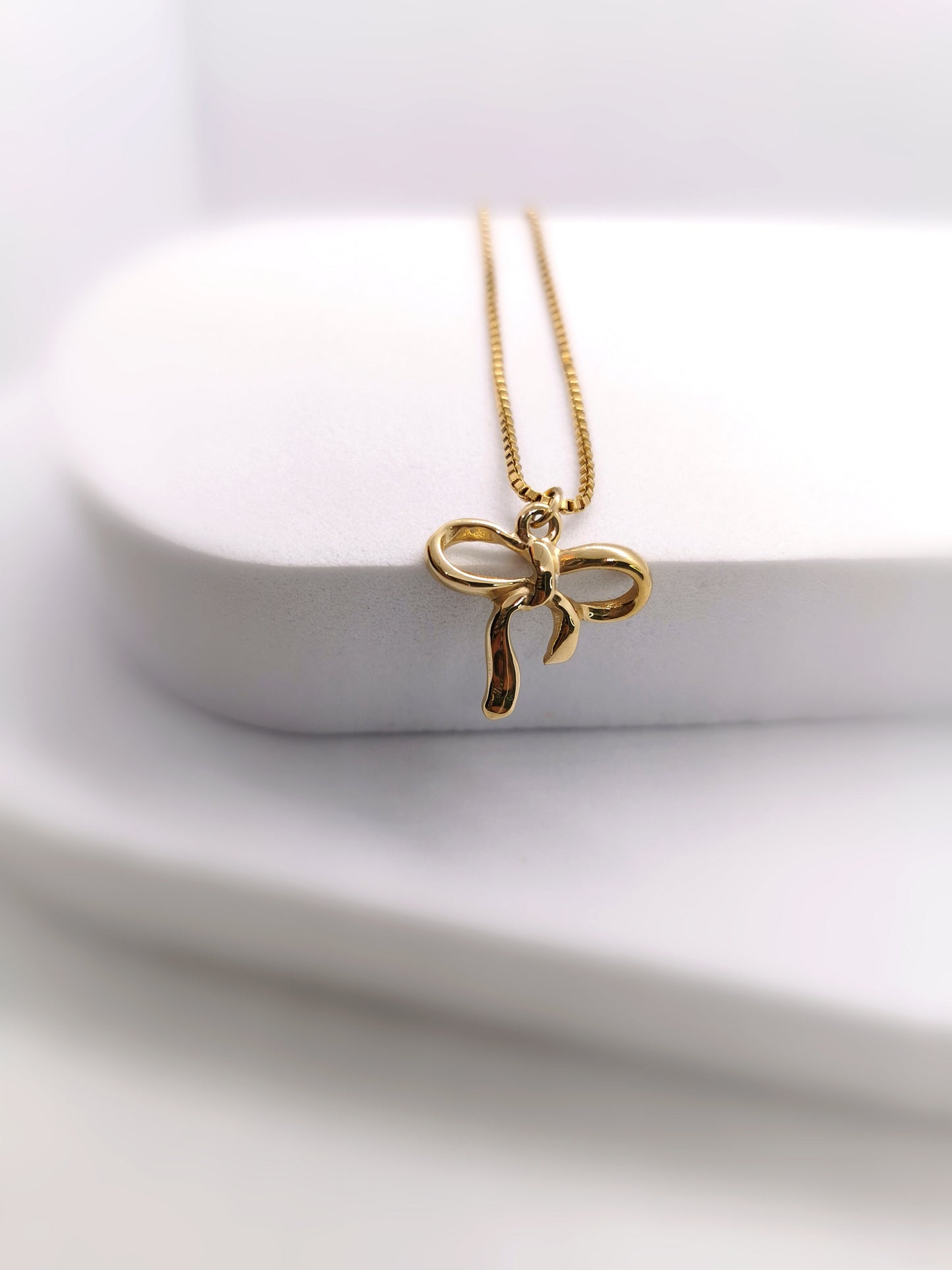 Bow Necklace
