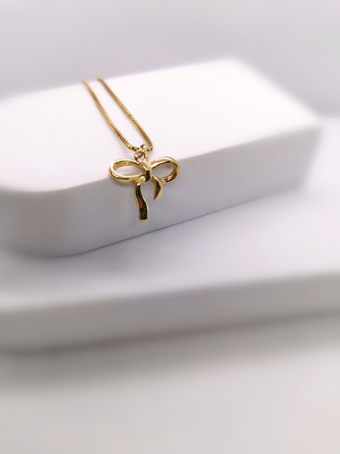 Bow Necklace